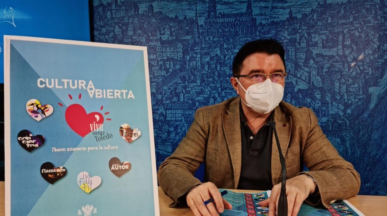 Teo García durante la rueda de prensa ofrecida en el consistorio