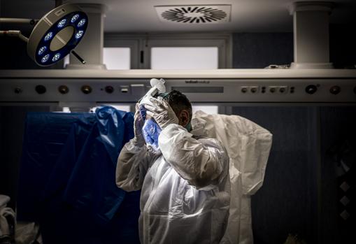 Imagen de archivo de personal sanitario en el hospital Arnau de Vilanova de Valencia