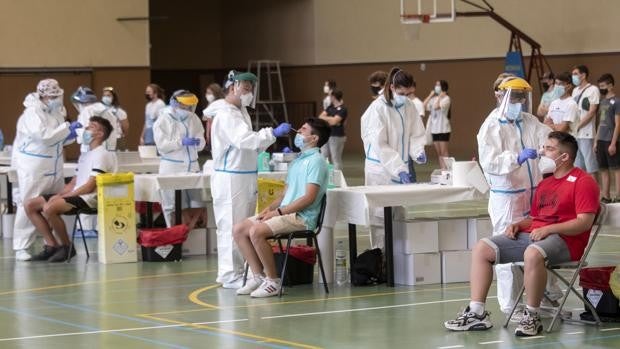 Mañueco felicita a los jóvenes por su respuesta ante los cribados masivos