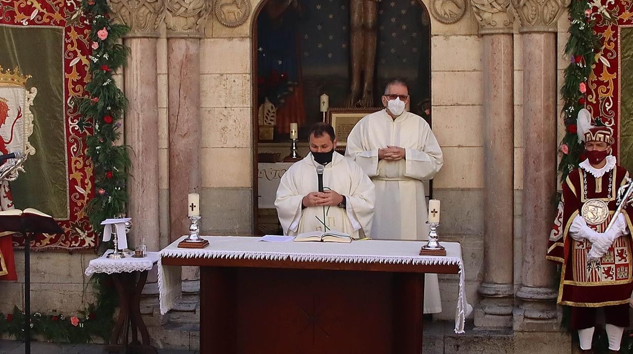 Celebración en la capilla del Cristo de la Victoria, en León