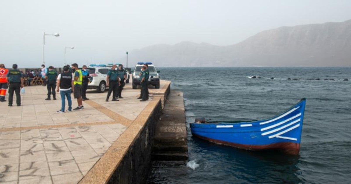 Patera llegada a Caleta de Famara, en Lanzarote