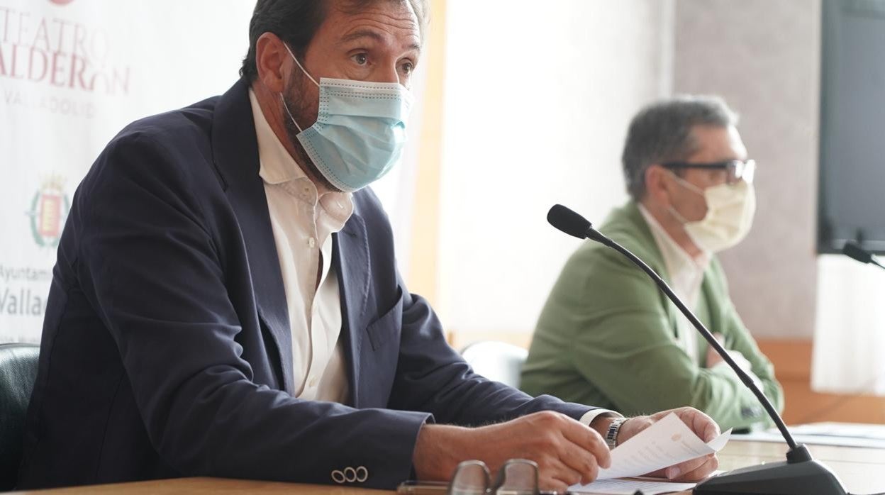 El alcalde de Valladolid, Óscar Puente, durante la rueda de prensa