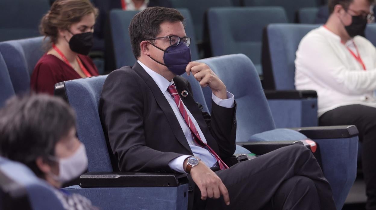 Óscar López durante una comparecencia de prensa/ Sánchez: «Una nueva etapa implica nuevos equipos y rejuvenecerlos»