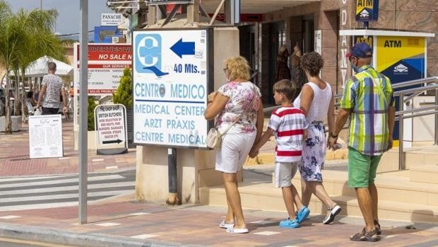 El riesgo extremo por coronavirus se extiende por los municipios costeros de Valencia y amenaza al turismo
