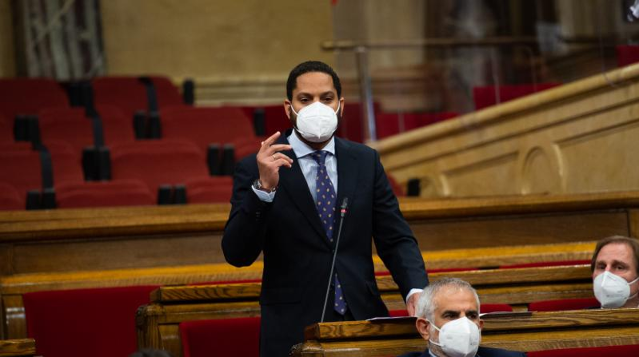 Ignacio Garriga, líder de Vox en Cataluña, durante una sesión en el Parlament en mayo