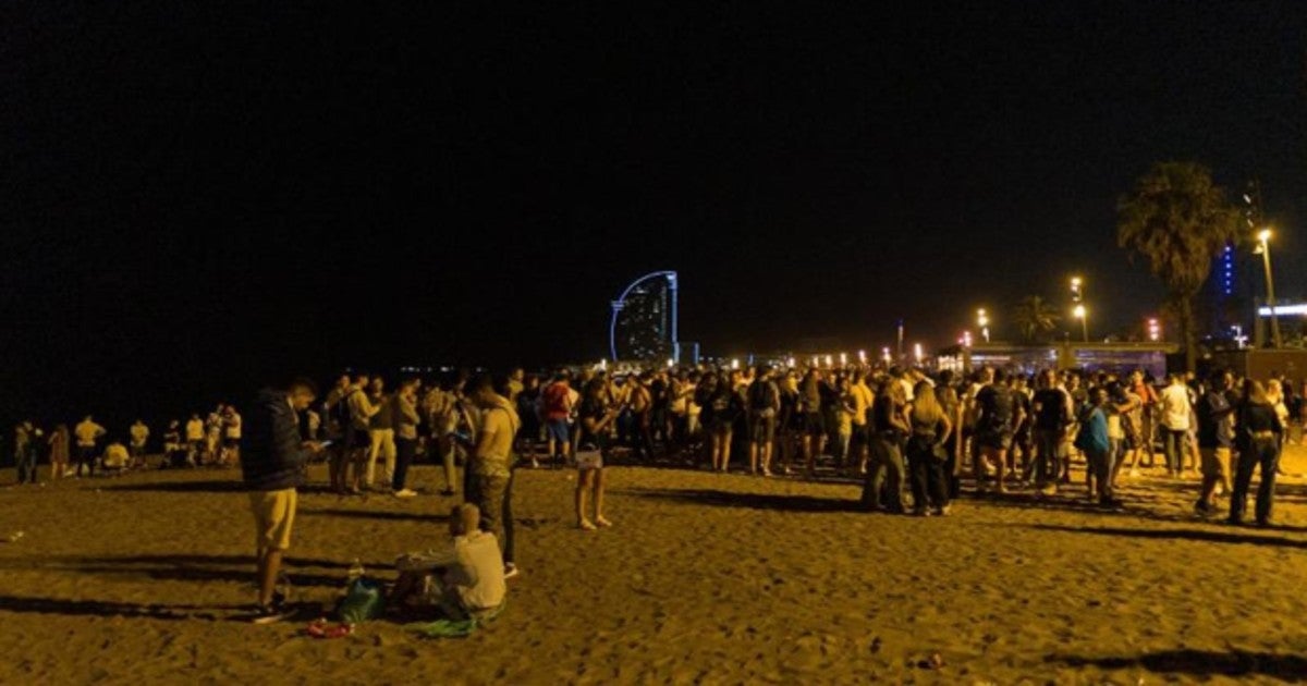 La playa de la Barceloneta, antes de su desalojo