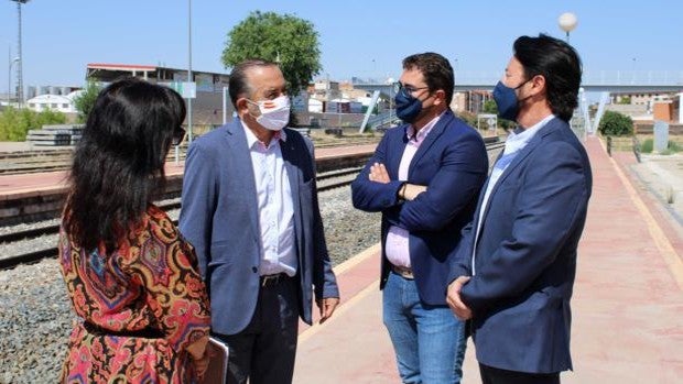 «Ministra, ¿cuál es el futuro del tren de Torrijos?»