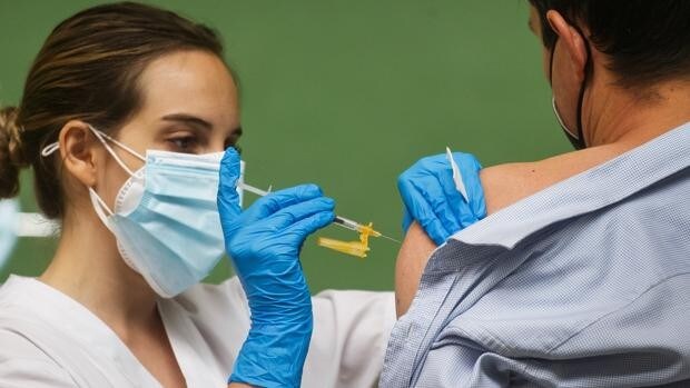 Canceladas tres convocatorias de vacunación de este fin de semana en Burgos por falta de dosis