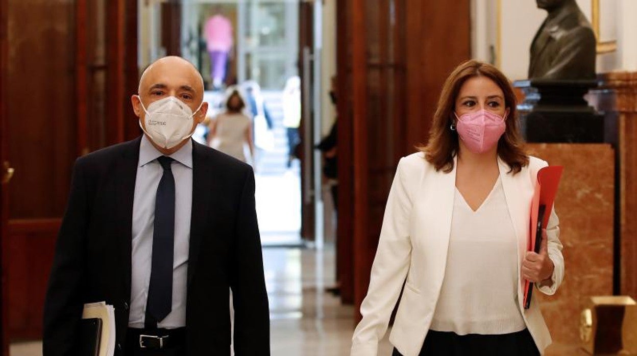 Rafael Simancas y Adriana Lastra, ayer, en el Congreso de los Diputados
