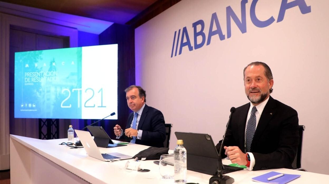 Francisco Botas y Juan Carlos Escoter, durante la presentación de resultados