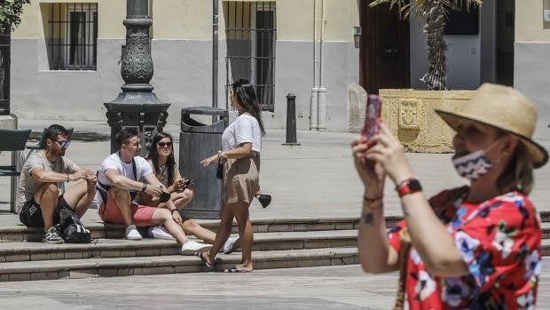 El coronavirus da una tregua con un ligero descenso de los casos y las hospitalizaciones en la Comunidad Valenciana