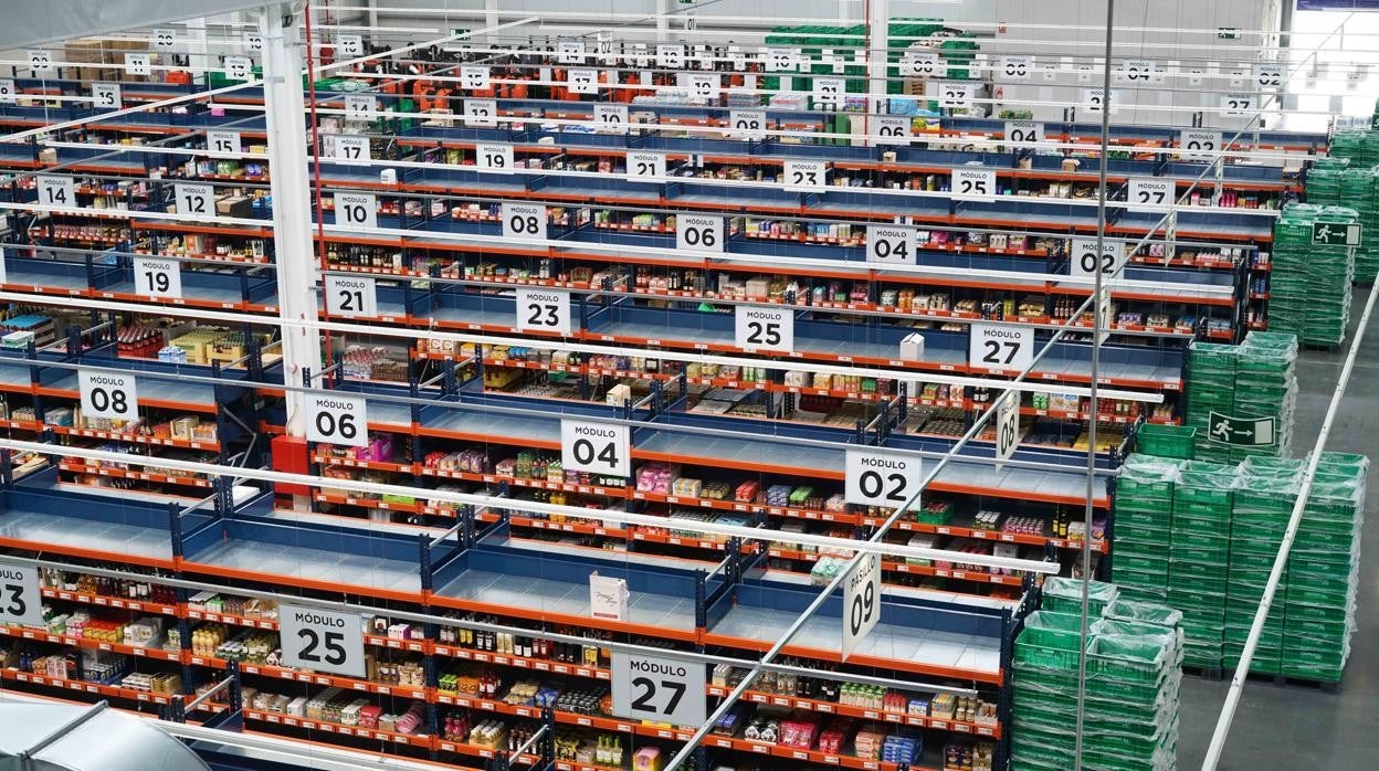 Imagen del interior del almacén de Mercadona para la venta online ubicado en Valencia