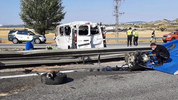 Dos muertos y dos heridos al salirse un furgón de la AP-1 en Burgos