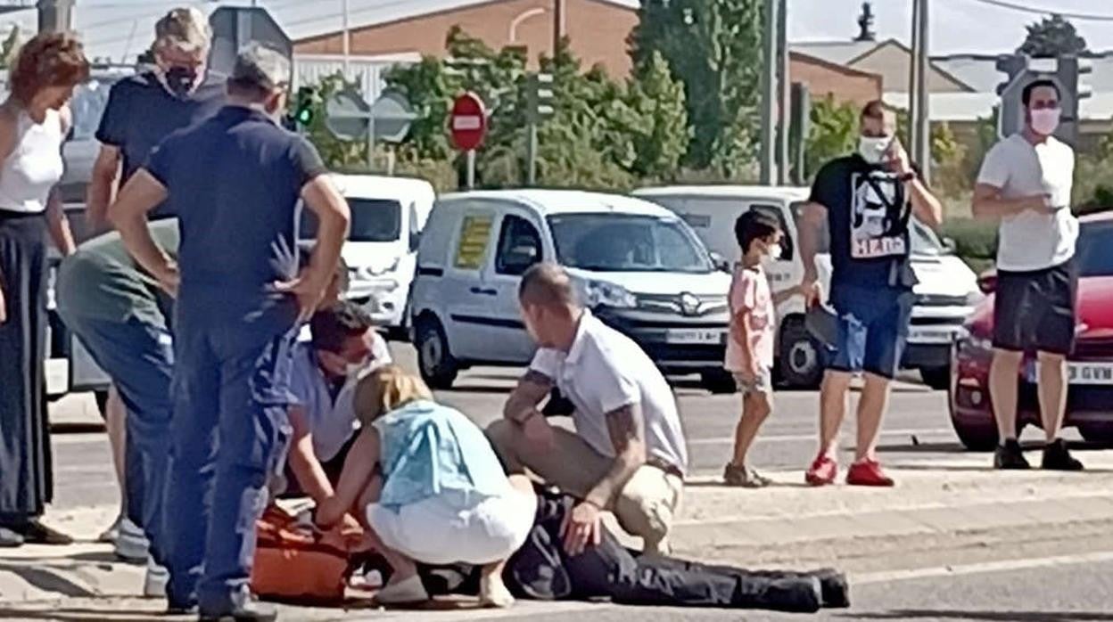 Accidente de tráfico de un agente de la Policía Municipal, cuando se dirigía a la llamada del suceso en Pajarillos