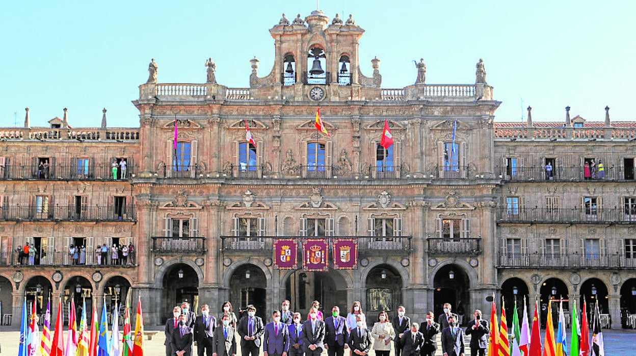 Foto de familia de la reunión de los presidentes autonómicos en Salamanca