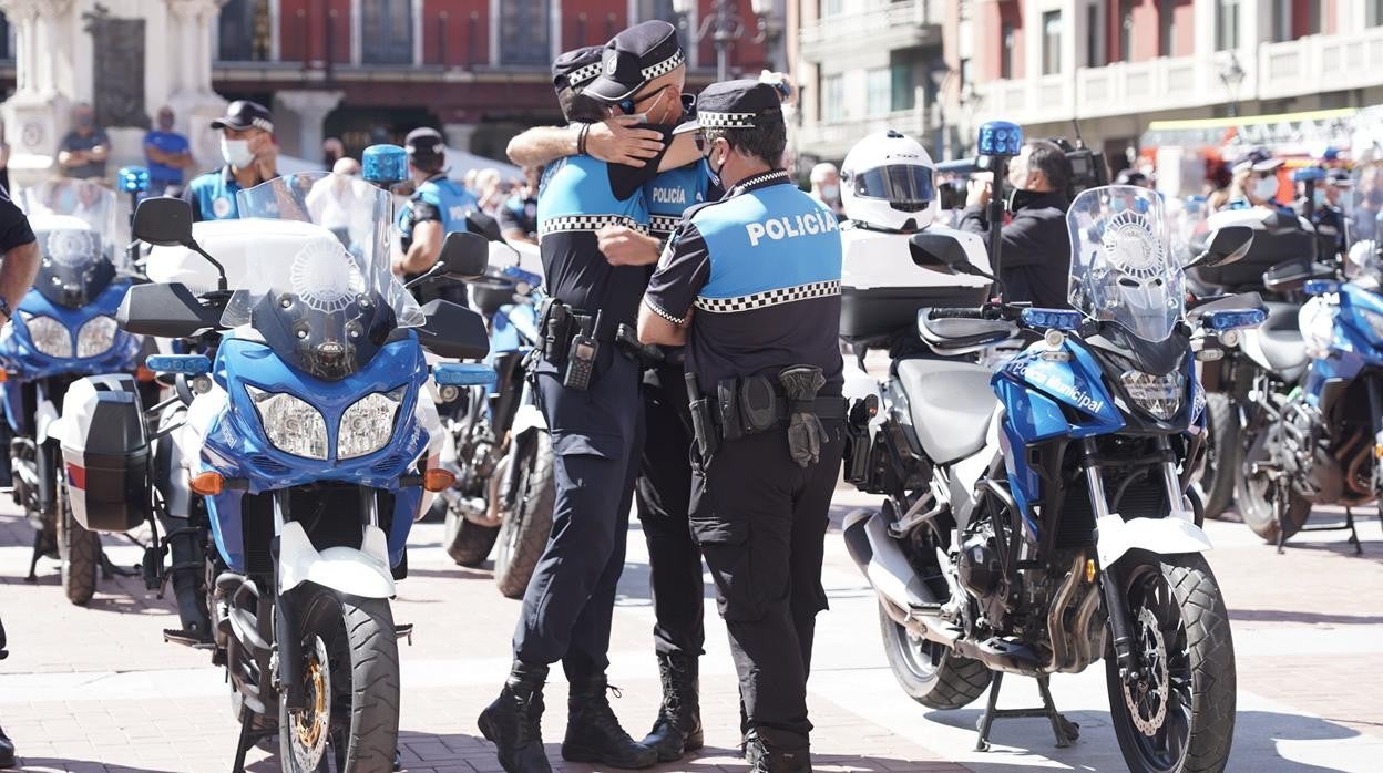 Minuto de silencio por el policía fallecido