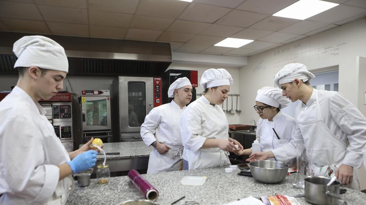 Alumnos de un grado de FP de Cocina