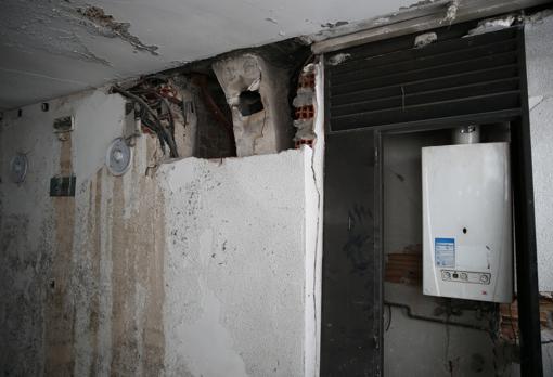 Estragos en el interior del inmueble, causados por la explosión, pero con las calderas intactas