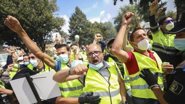 Lores se revuelve contra el PP después de sufrir el boicot de los trabajadores de Ence