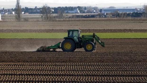 Prohibido el uso de maquinaria agraria por la ola de calor desde este jueves en Castilla-La Mancha