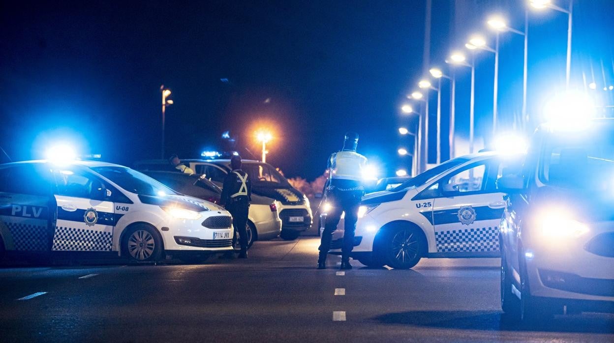 Imagen de archivo de controles del toque de queda en Valencia