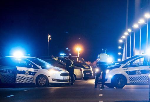 Imagen de archivo de controles por el toque de queda en Valencia