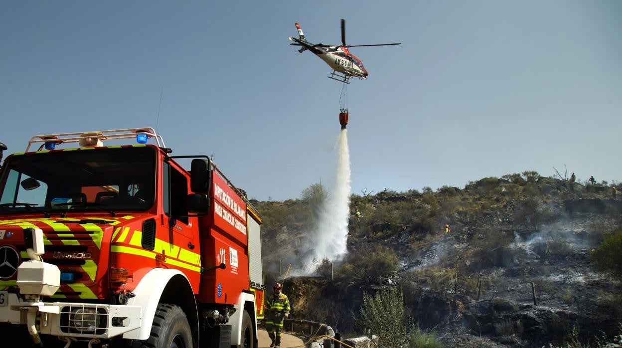 Un incendio forestal acecha durante unas horas el yacimiento arqueológico de Siega Verde (Salamanca)