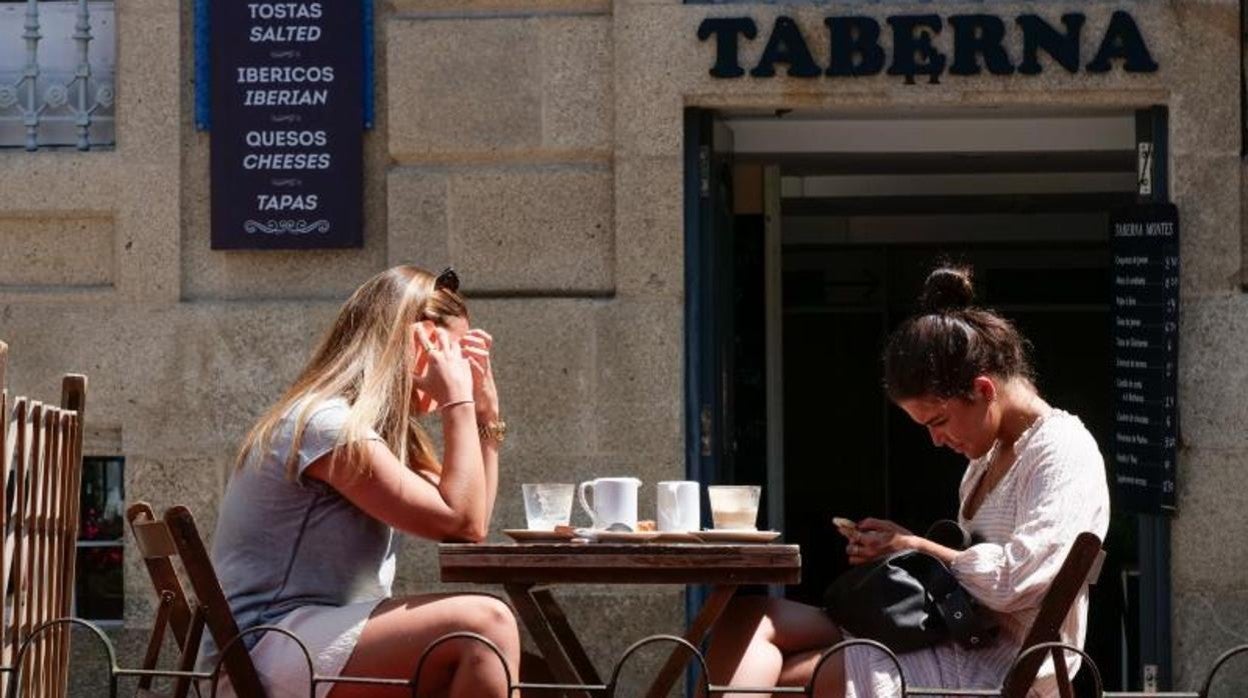 Terraza de un local de hostelería en Santiago, esta semana