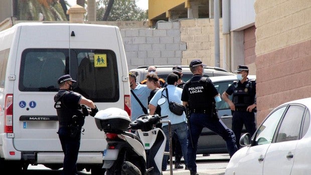 La Policía Nacional traslada a la frontera de Ceuta a otros 15 menores marroquíes solos para su repatriación