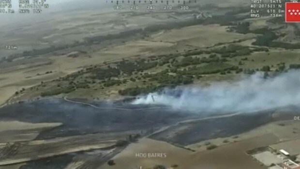 El incendio forestal de Batres se espera que esté controlado en las próximas horas