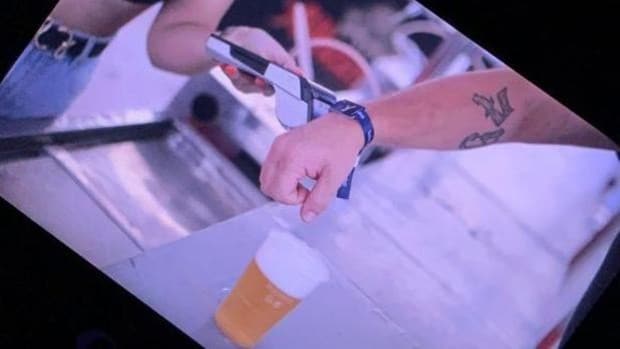 Un festival de dos días en Torrevieja usa pulseras inteligentes para evitar colas en las barras y accesos