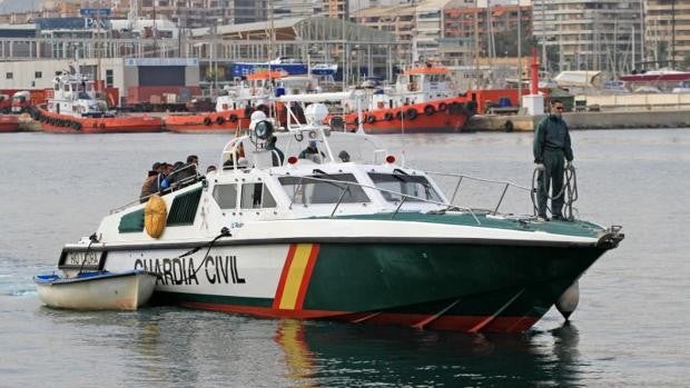 Llegan dos pateras a Benidorm y Pilar de la Horadada con 13 migrantes a bordo