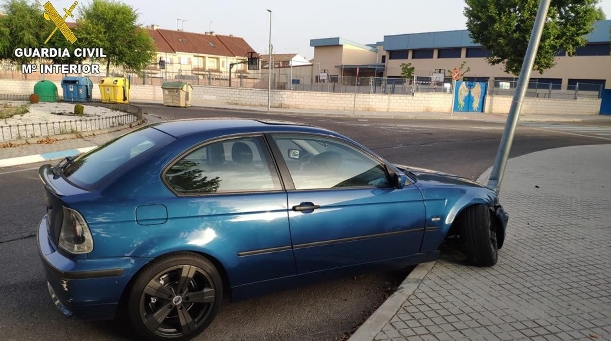 Detenido en Seseña tras estrellar su coche contra una farola y esconderse en una casa para huir de la policía