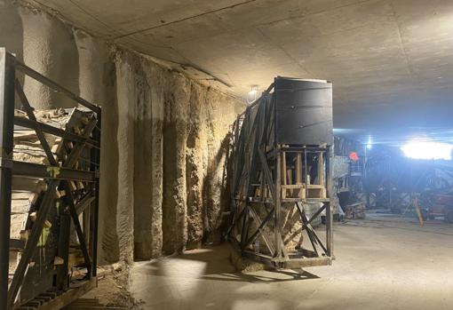Los arcos se han cortado con hilo de diamante para moverlos con una jaula protectora y reconstruirlos después