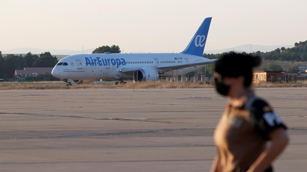 Aterrizaje del segundo avión