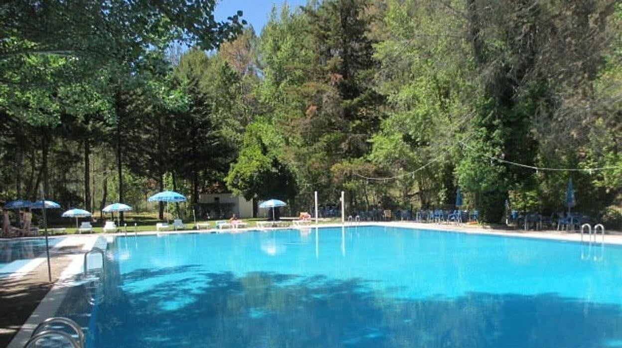 Logran reanimar a una niña de de 17 meses hallada sumergida en una piscina de Yeste