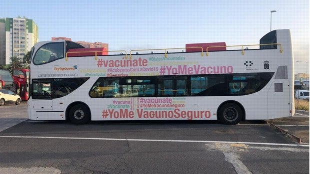 La vacuneta y las vacuguaguas: Centros de vacunación a cuatro ruedas en Canarias