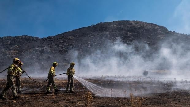 Controlado el incendio de Navalacruz que desciende a nivel 0