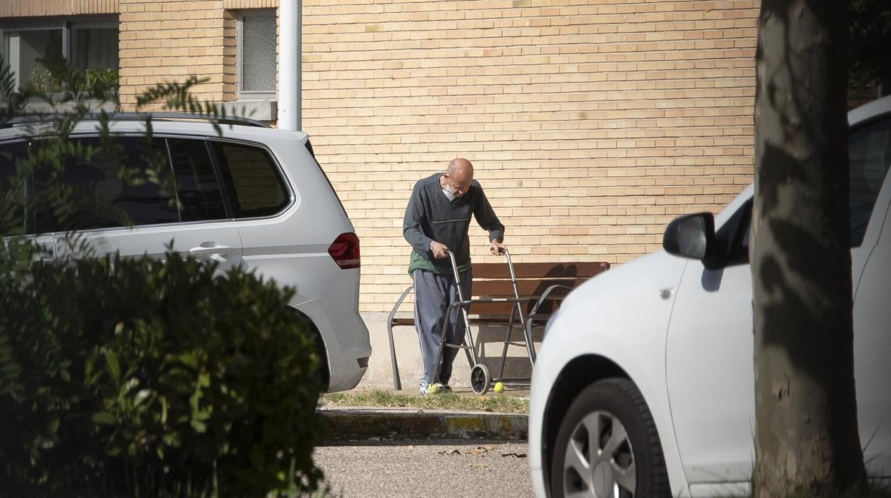 Un anciano, en una residencia durante la pandemia