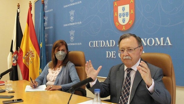 Sánchez aparta al ministro y cita al presidente de Ceuta para buscar soluciones