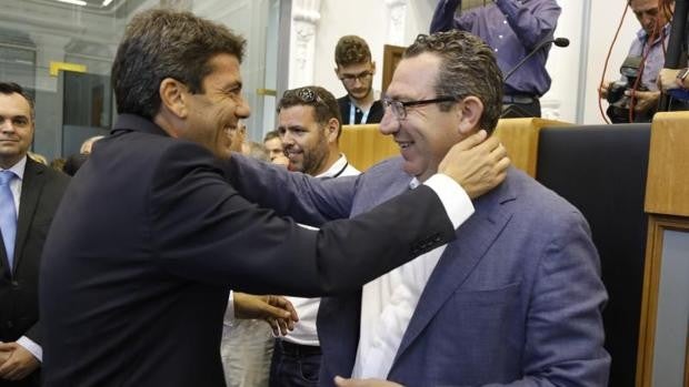 Benidorm entregará 150 euros a 1.866 familias en dificultades para compensar la subida de la luz