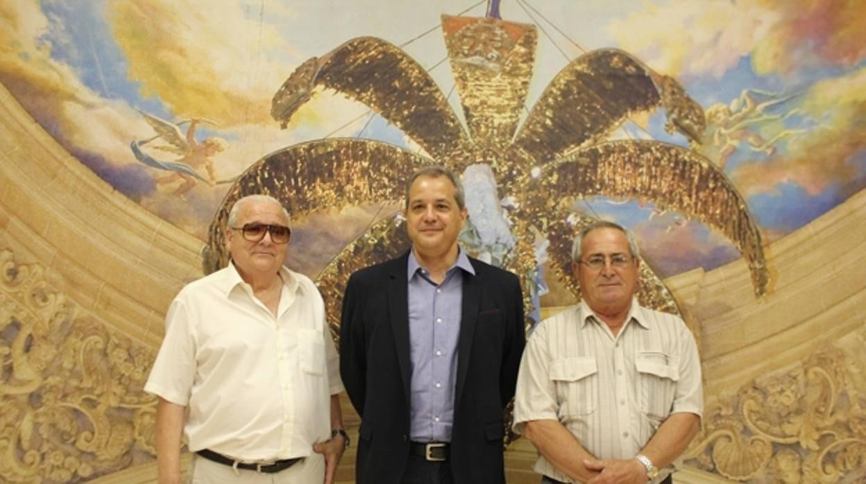 Santiago Ule, en el centro, en una foto de archivo