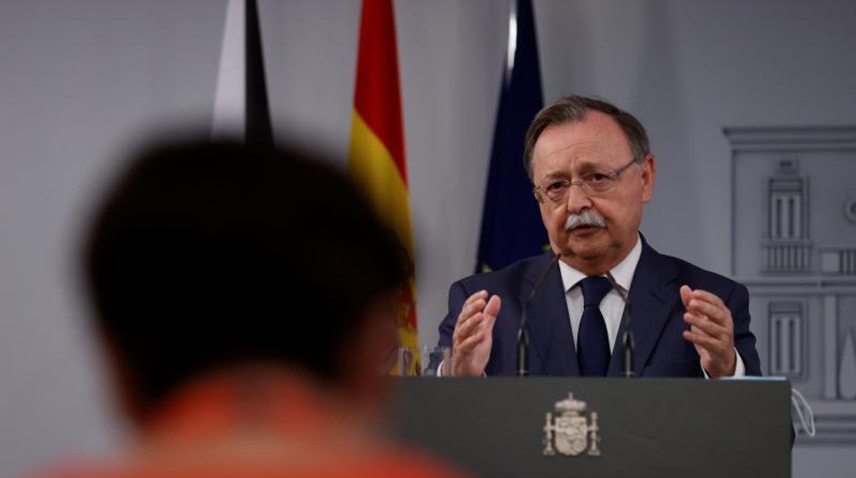 Juan Jesús Vivas, en rueda de prensa en Moncloa