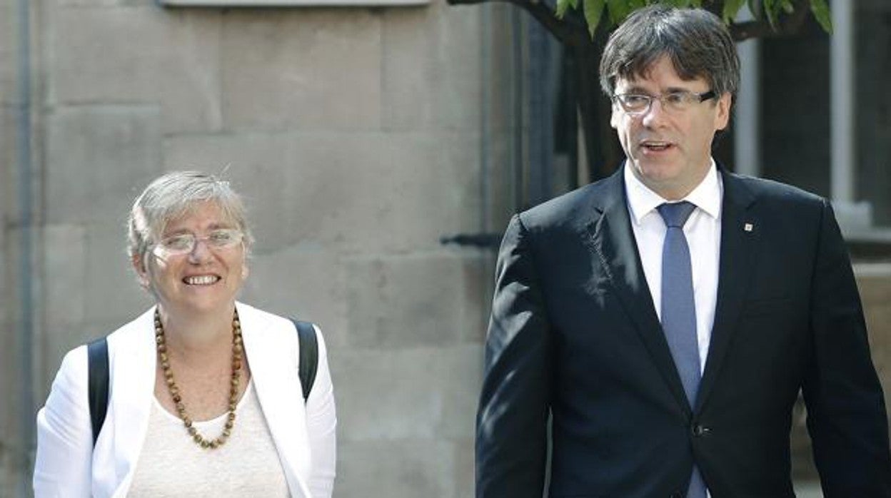 Clara Ponsatí junto a Carles Puigdemont