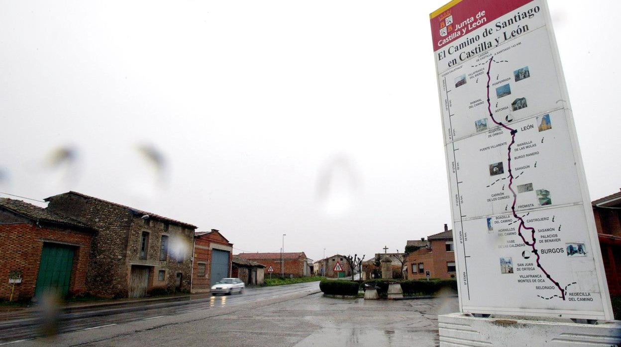 Imagen del Camino de Santiago francés a su paso por Redecilla del Camino (Burgos)