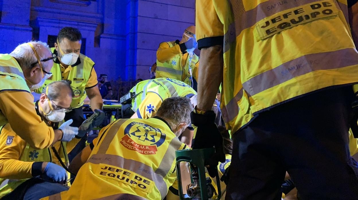 En estado crítico tras ser atropellado en Cibeles por un vehículo que se ha dado la fuga