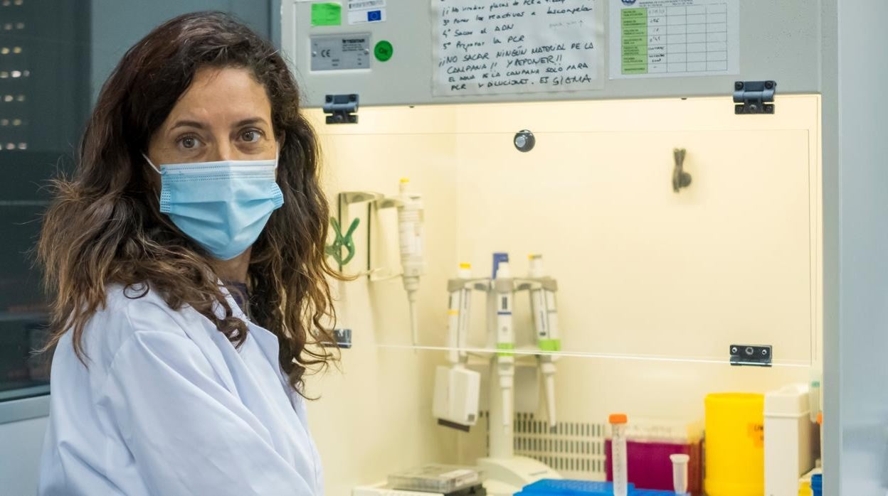 Marta Hernández Pérez, al frente del Laboratorio de Biología Molecular y Microbiología de la Salud del Itacyl