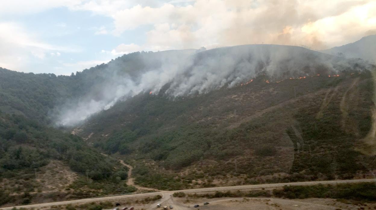 Incendio forestal en Boca de Huérgano (León)