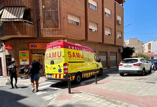 Una ambulancia del SAMU en servicio este lunes en Alicante