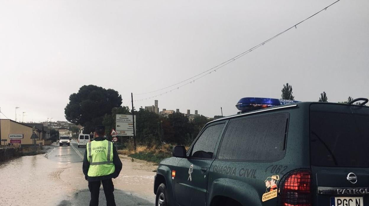 Cotes en las carreteras inundadas han provocado incidentes atendidos por los distintos dispositivos de emergencias.